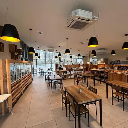 בית נופש Stylish Loft With Sauna Antoing